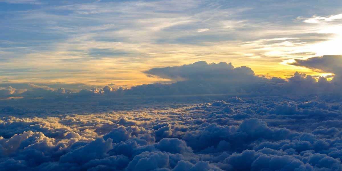 飛行機から撮影した雲海です。